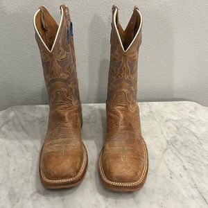 Justin men’s Caddo Bent Rail 11” boots in beige